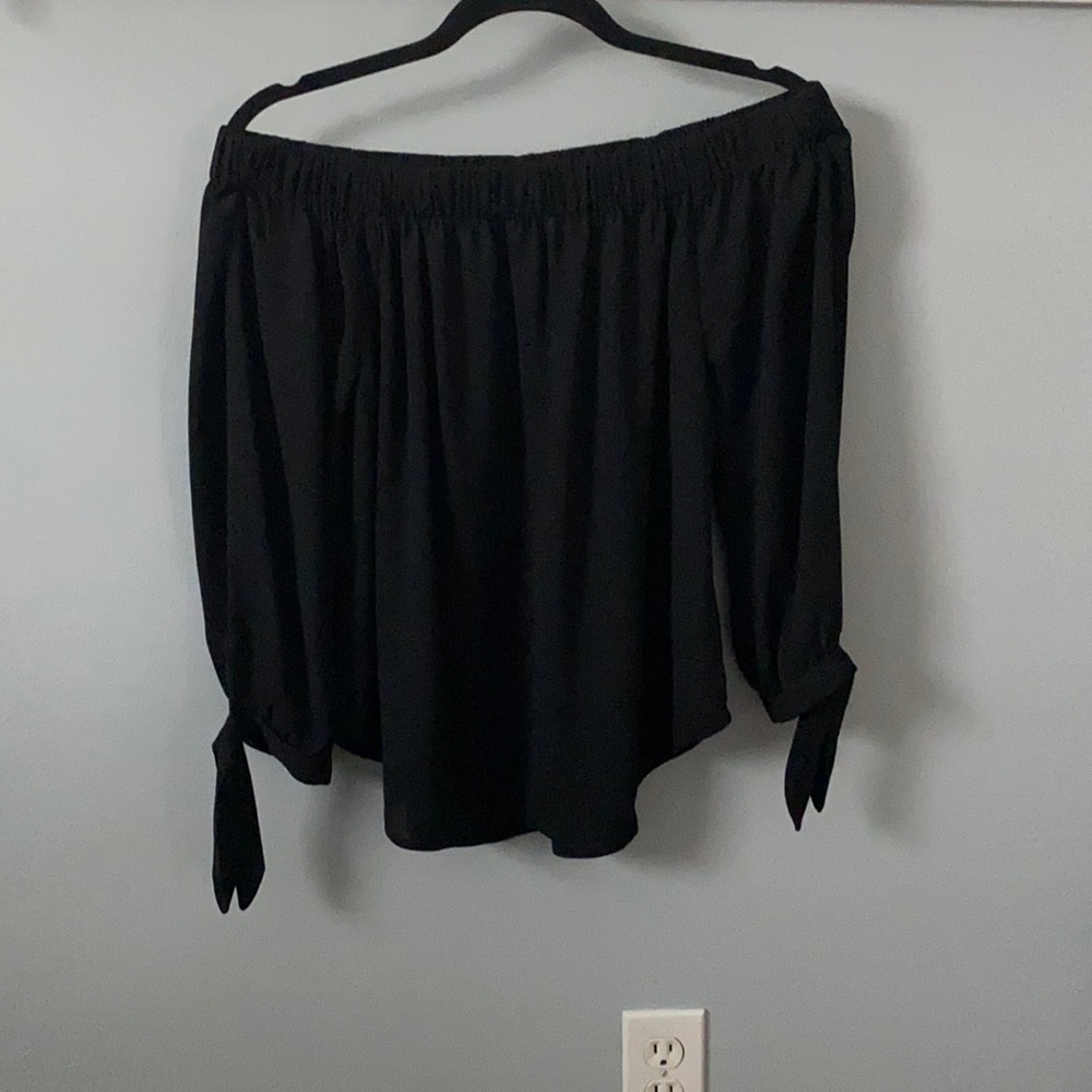 Off-the-shoulder top